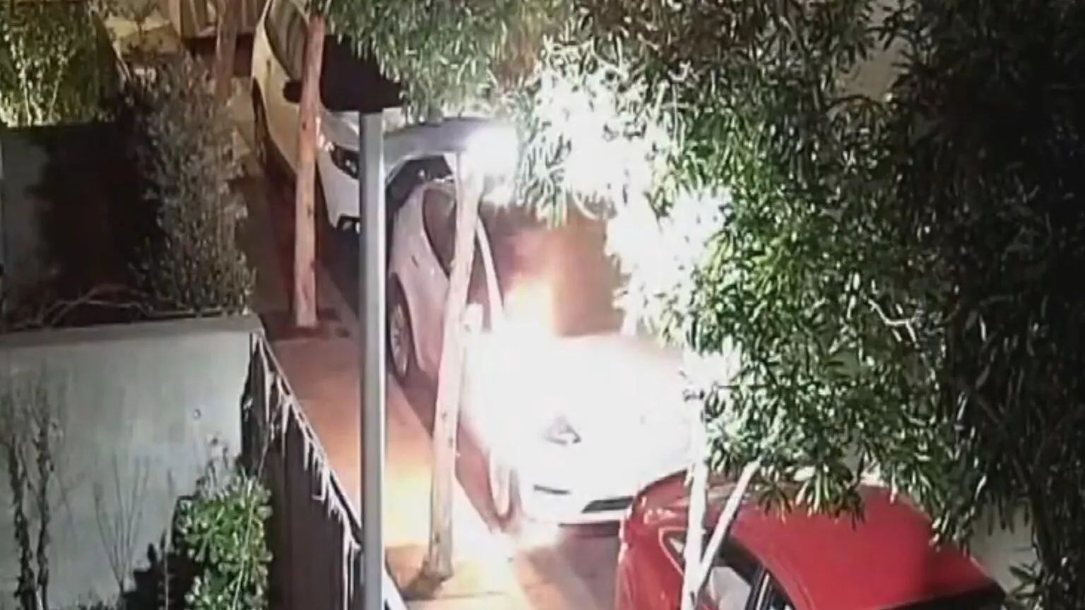 Dua Mobil Listrik Tesla Terbakar dalam Waktu Berdekatan, Polisi Mulai Investigasi (CBS San Fransisco)