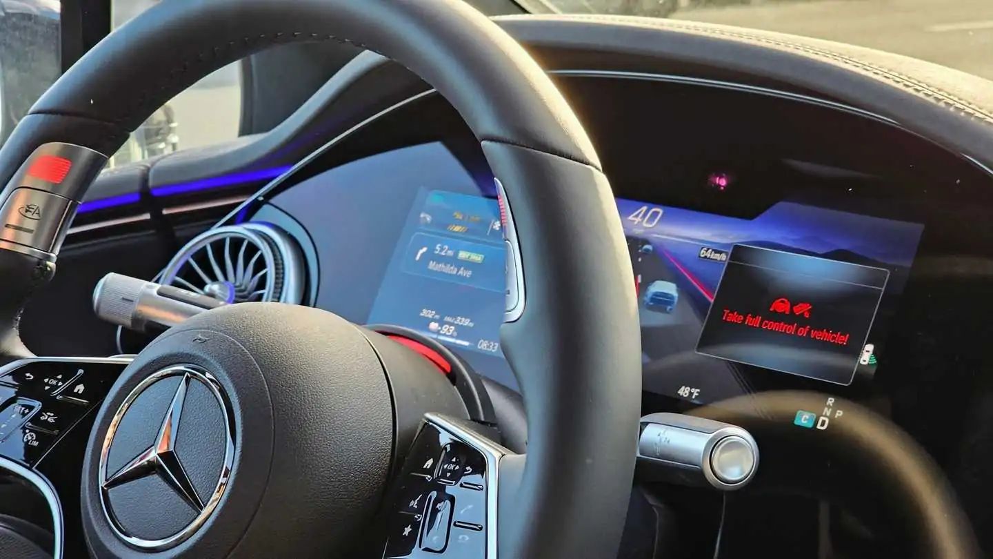 Studi Ini Menilai Fitur Canggih Pabrikan Mobil Tidak Semanis Janji Brosur