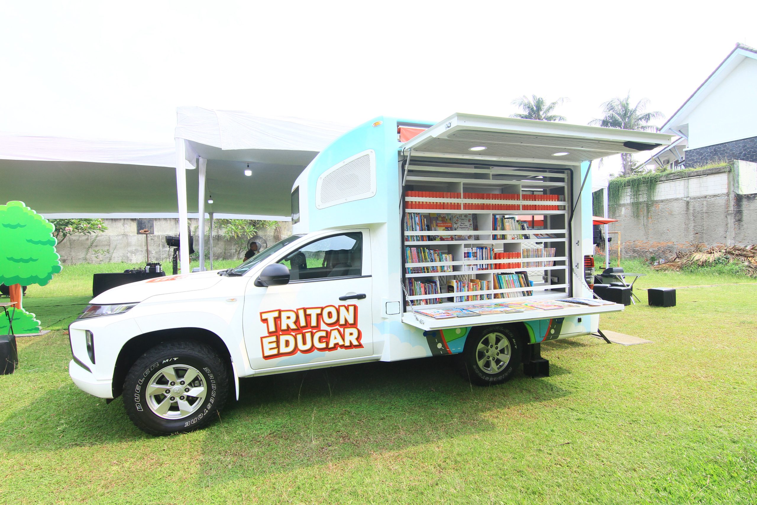 Mitsubishi Sulap Triton Jadi Kendaraan Edukasi untuk Berkunjung ke Panti Asuhan