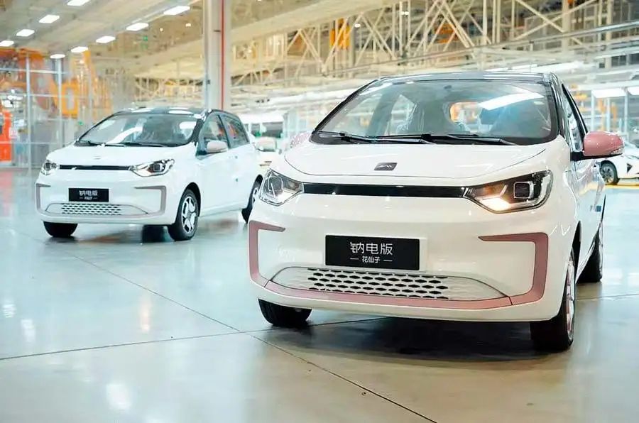 Mobil listrik Yiwei Menggunakan Baterai Sodium ion (Autocar.co.uk)