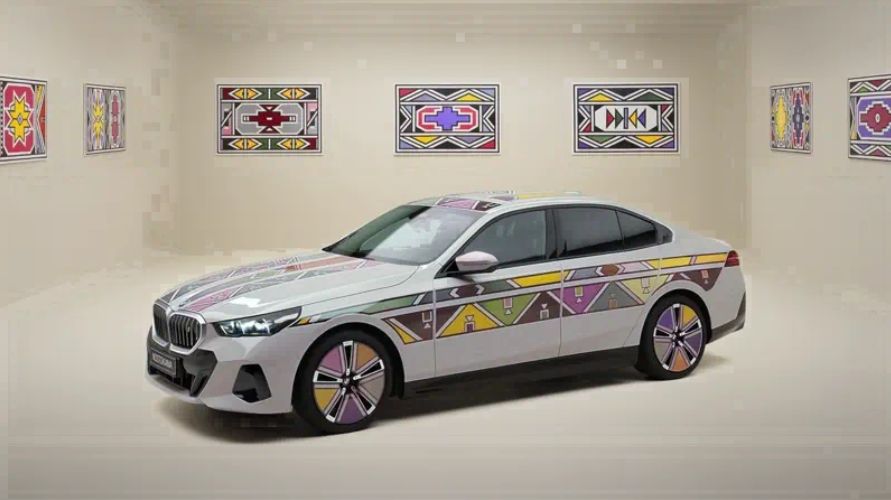 Pakai Cat Ajaib, Mobil BMW Ini Bisa Berubah Warna Sesuka Hati