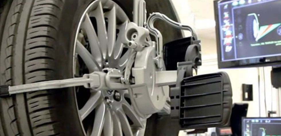 Mengenali Ciri-Ciri Mobil Butuh Spooring dan Balancing