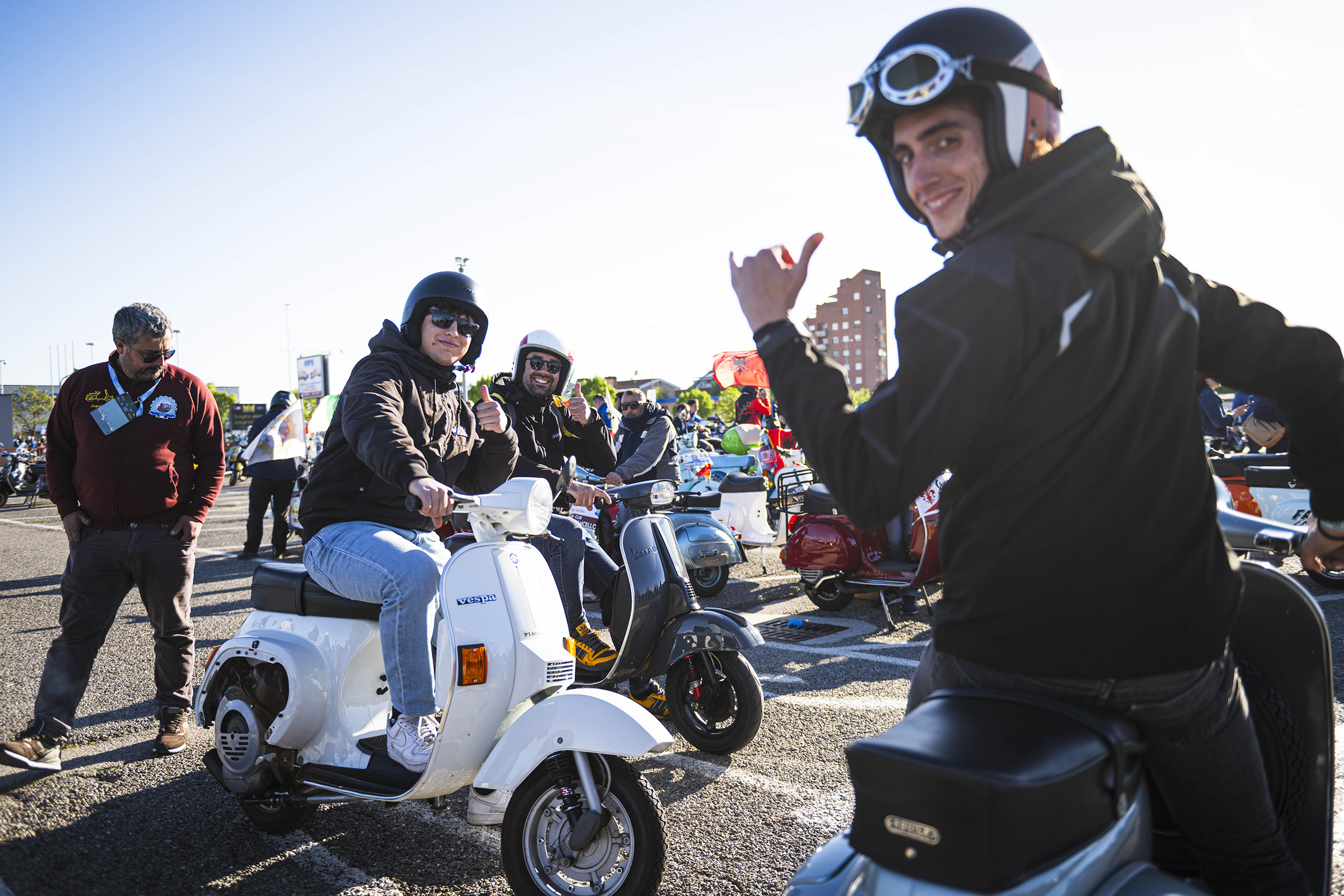 Puluhan Ribu Pencinta Vespa Memeriahkan Vespa World Days 2024