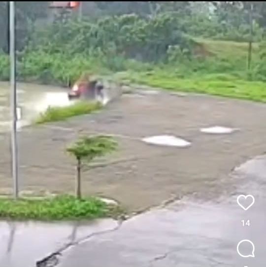 Salah Baca Google Maps, Mobil Driver Taksi Online Nyemplung ke Sungai