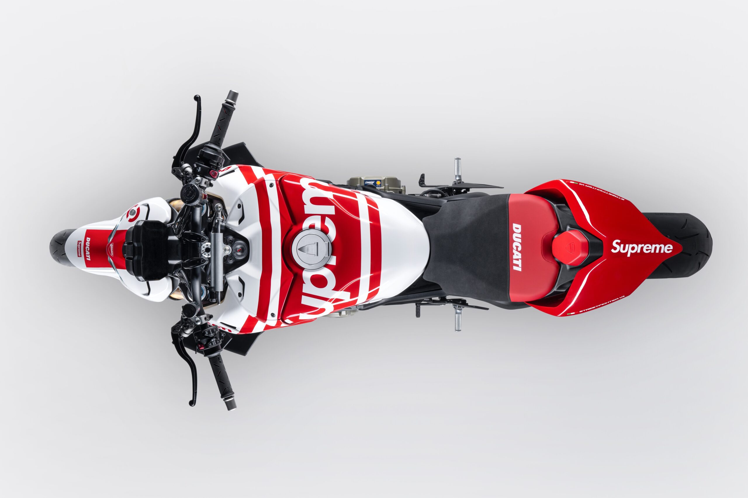 Ducati dan Supreme Ciptakan Streetfighter V4 S Edisi Terbatas