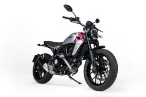 Ducati Scrambler dengan cover kit Van Orton