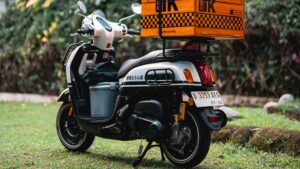 Modifikasi Yamaha Fazzio yang Terinspirasi Hachi Roku Initial D