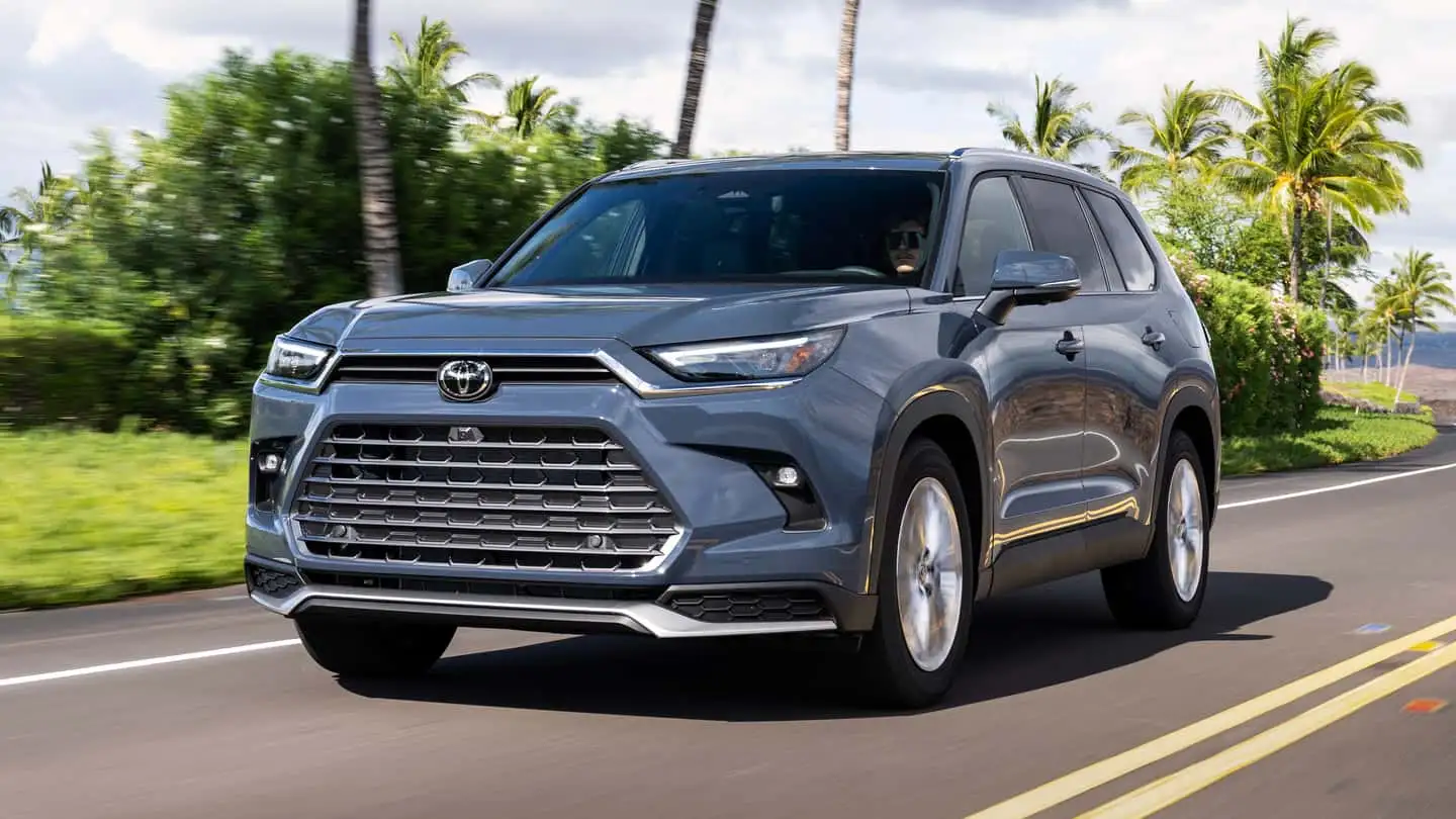 Airbag Bermasalah, Toyota Setop Penjualan Dua SUV Ini