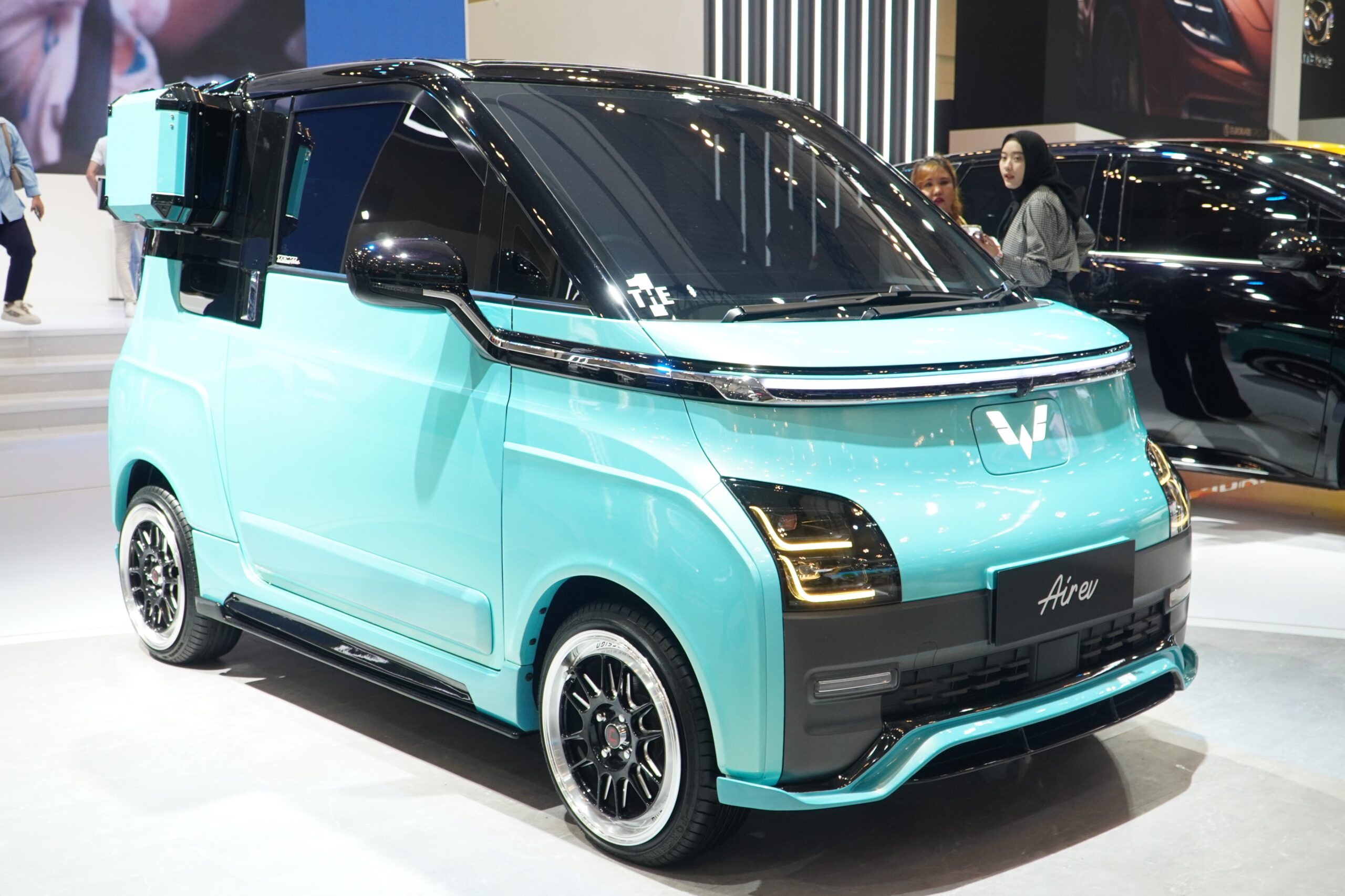 2 Modifikasi Mobil Listrik Wuling Air EV Mejeng di GIIAS 2024