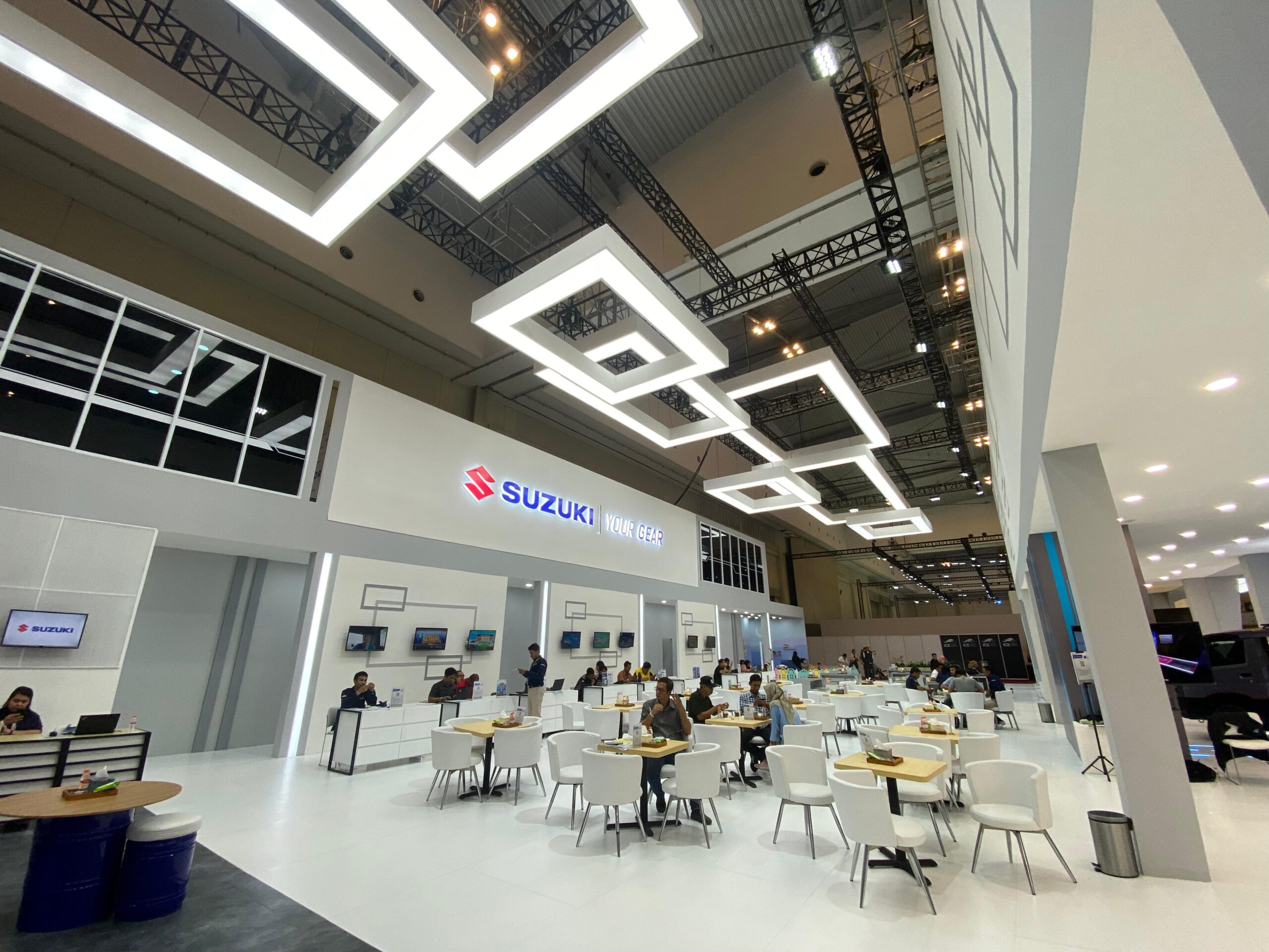 Suasana Area Belakang Booth Suzuki pada pukul 18.42 (25/7).