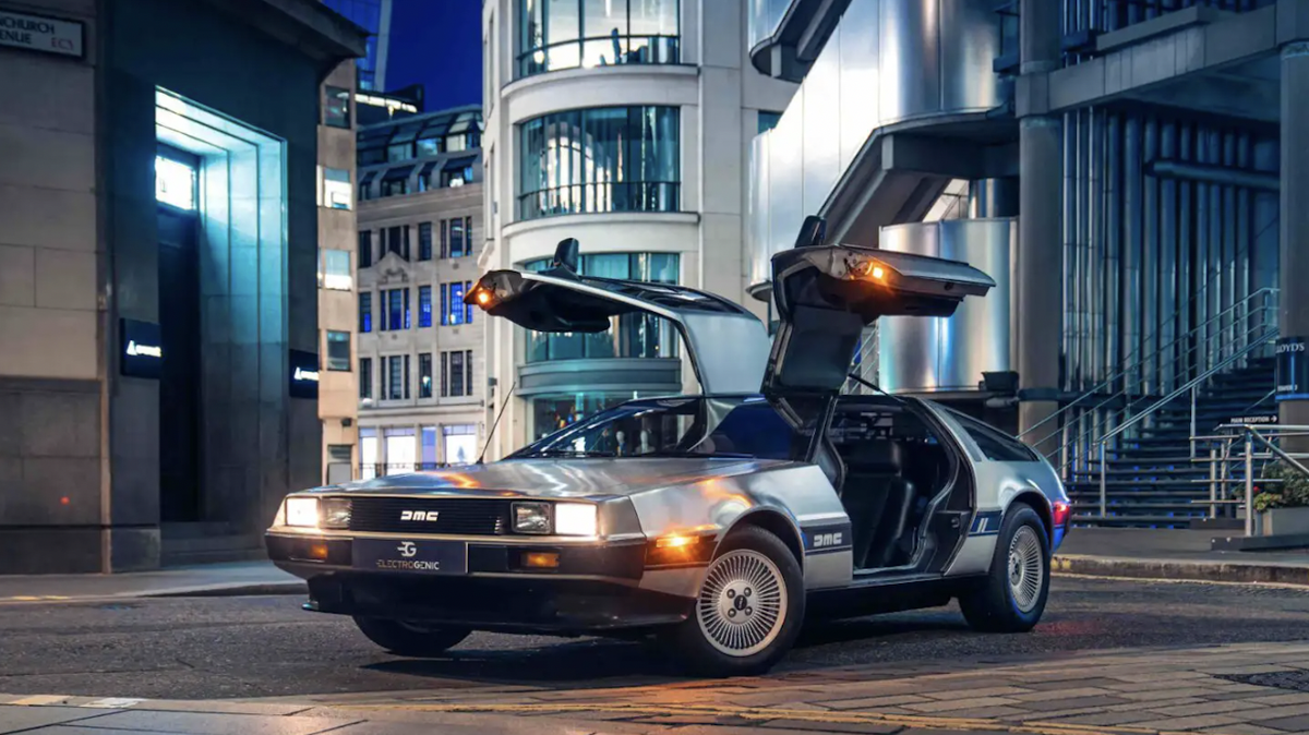 Modifikasi DeLorean DMC-12
