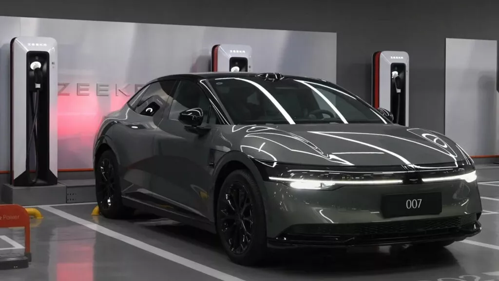 Baterai Mobil Listrik Zeekr 007 Bisa Terisi 80% dalam 10 Menit, Tercepat di Dunia?