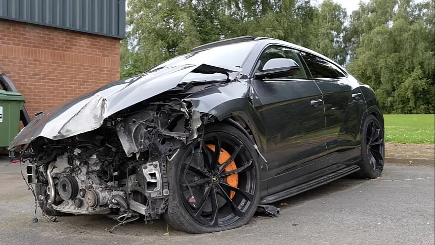Lamborghini Urus Bekas Tabrakan