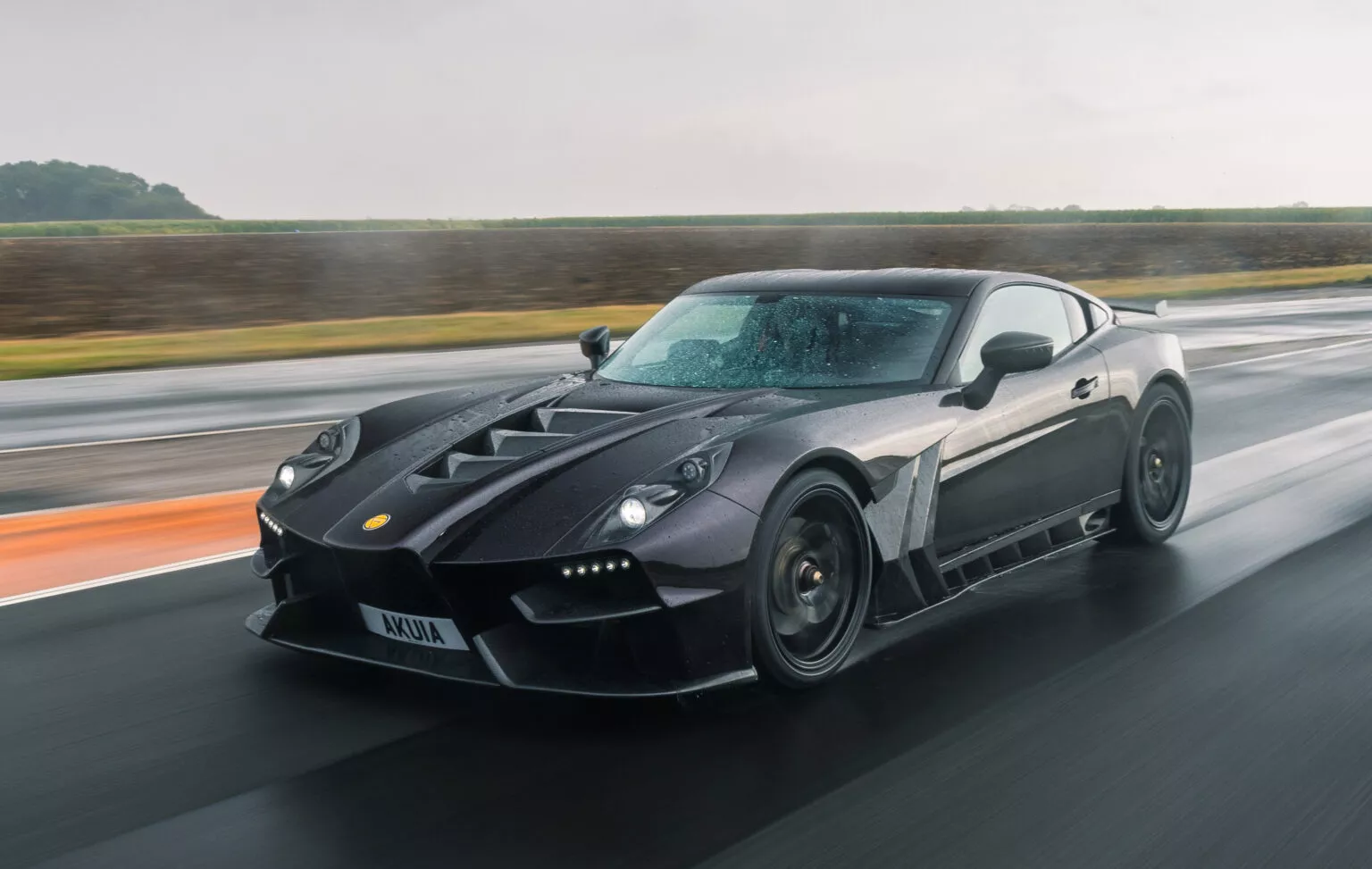 Ginetta Akula, Supercar Liar 600 HP Bertransmisi Manual