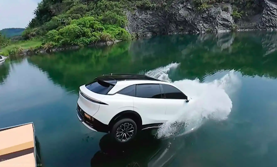 Mobil Listrik Zeekr 7X Dilengkapi Pemecah Kaca