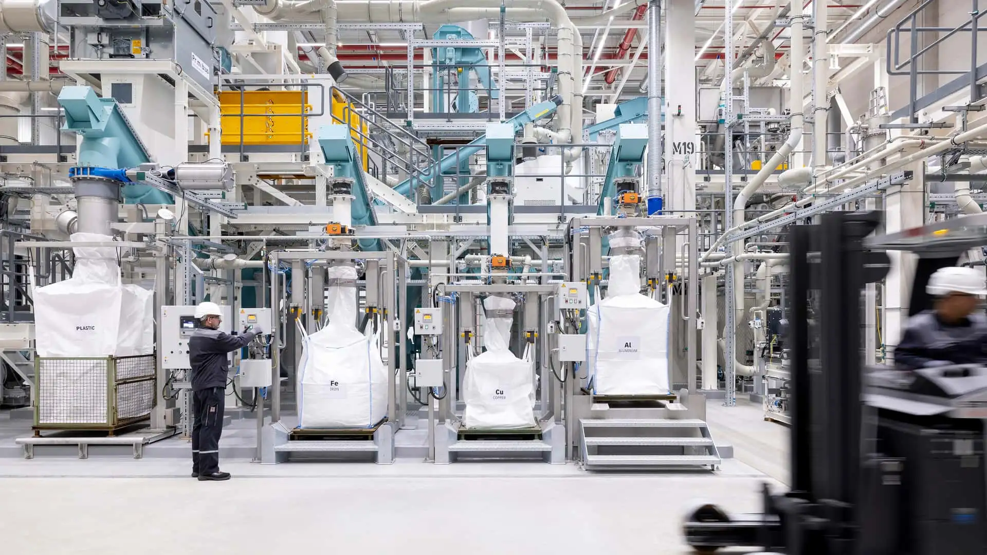 Mercedes-Benz Buka Fasilitas Daur Ulang Baterai Kendaraan Listrik