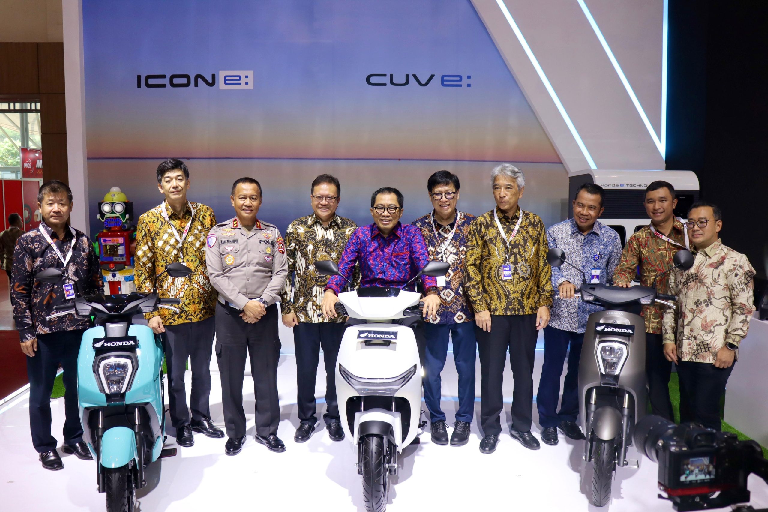 Motor Listrik Honda ICON e: dan CUV e: Buktikan Komitmen Netralitas Karbon di IMOS 2024