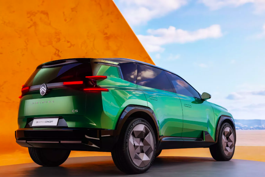 Citroen Perkenalkan C5 Aircross Concept di Paris Auto Show 2024