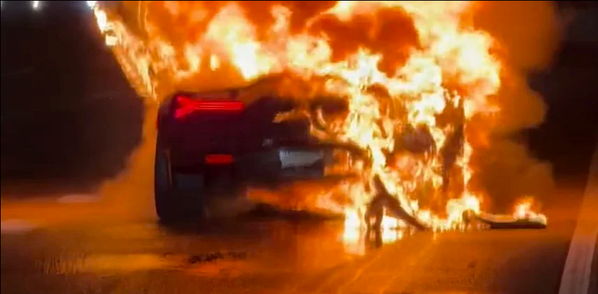 Masih Bau Dealer, Lamborghini Revuelto Ludes Terbakar