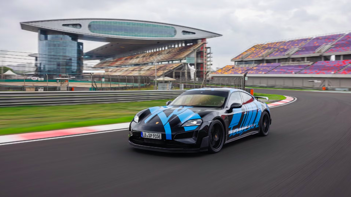 Porsche Taycan Turbo GT Jadi Mobil LIstrik Terkencang di 3 Benua