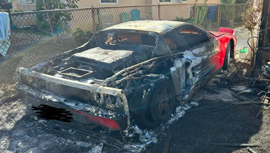 Mobil Mewah Ferrari Terbakar Lagi, Kali Ini Testarossa Jadi Korbannya