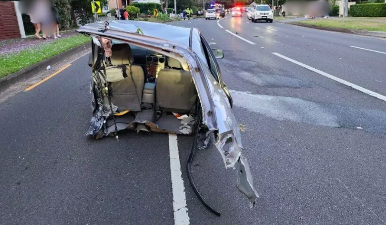 Remaja Selamat Setelah Mobil Terbelah 2, Apa yang Terjadi?