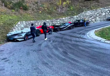 Kecelakaan Mobil Mewah Ini Melibatkan Ferrari LaFerrari, 812 Superfast, dan McLaren Elva