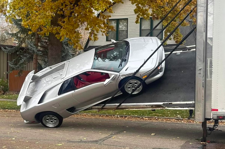 Nasib Miris Lamborghini Diablo, Tergelincir dari Truk Pengiriman
