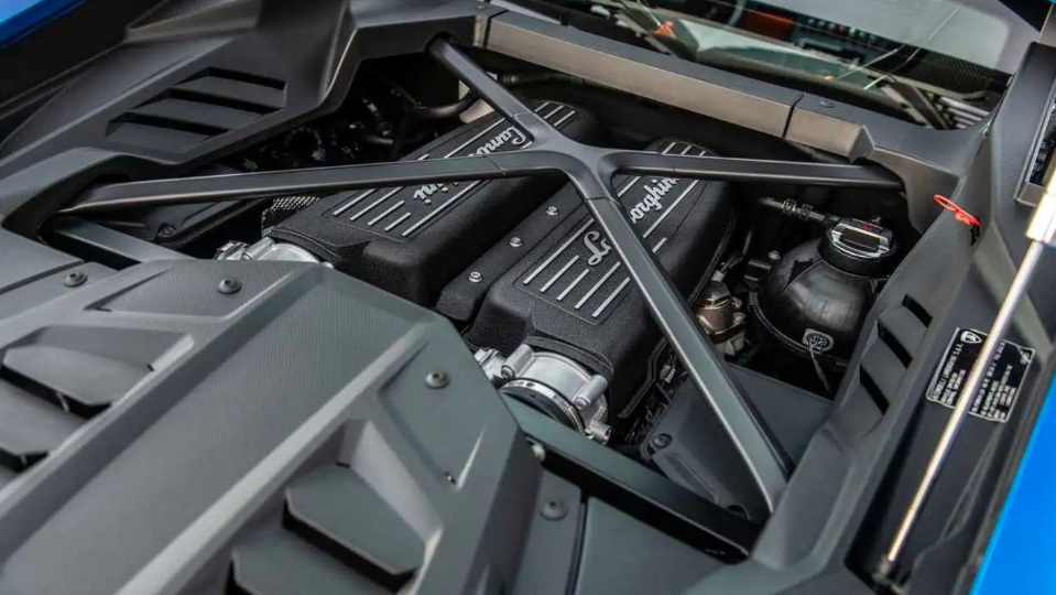Alasan Lamborghini Menyuntik Mati Mesin V-10