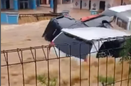 Banjir Bandang di Sukabumi, Mobil-Mobil Terseret Arus