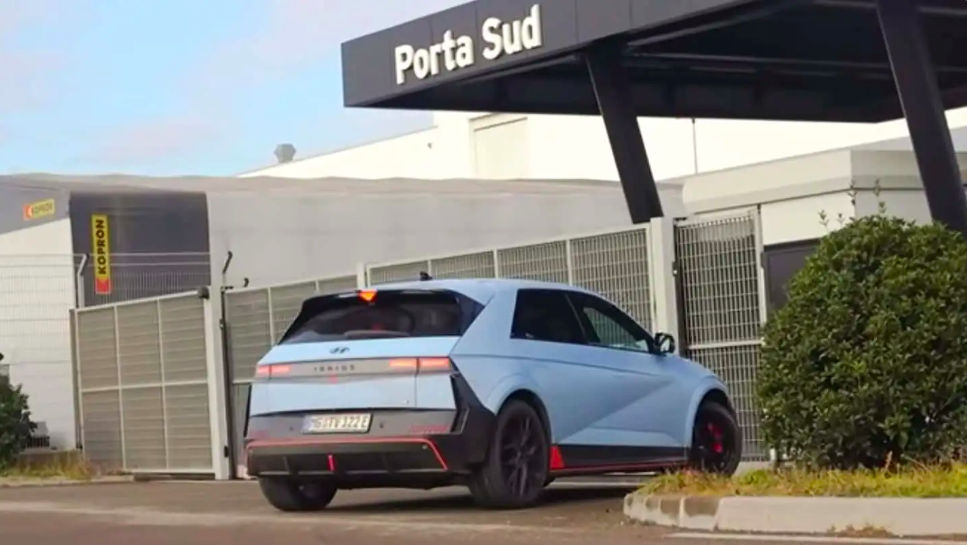 Hyundai Ioniq 5 N Ketahuan Nongkrong di Markas Lamborghini