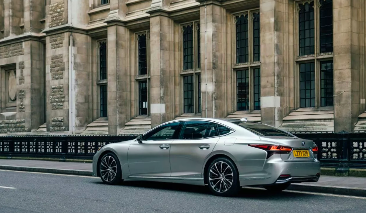 Hanya Terjual 3 Unit Sepanjang 2024, Lexus Setop Penjualan LS di Inggris