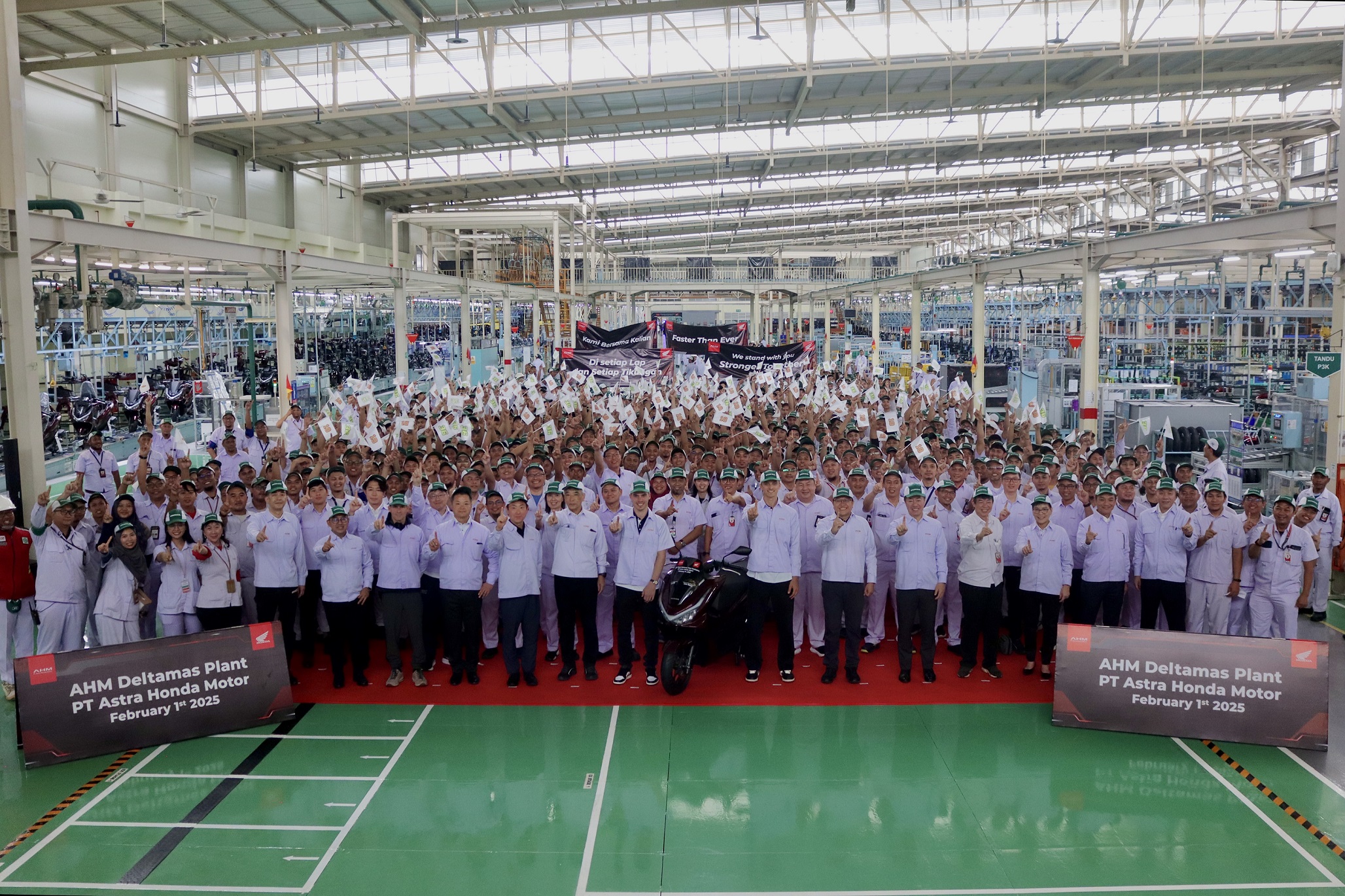 Kejutan Awal Tahun: 500 Bikers Honda PCX Bertemu Pebalap MotoGP