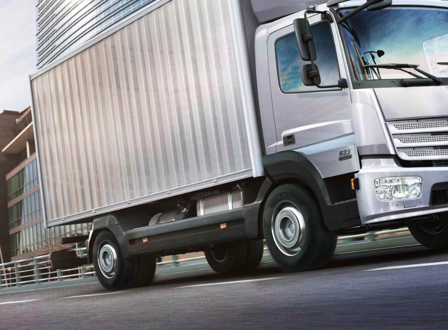 Pengemudi Truk dan Bus Diimbau Waspada Berkendara Saat Hujan di Malam Hari