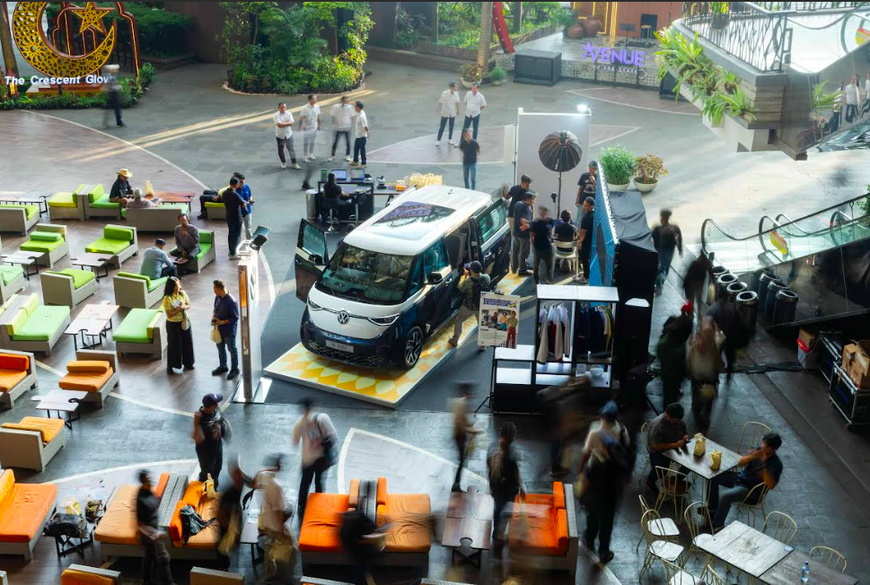 Volkswagen ID. BUZZ LWB Sambangi Jakarta dalam Roadshow "The BUZZ Point" Selama Ramadhan