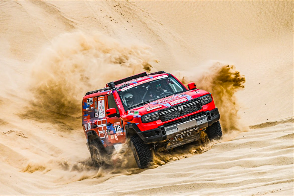 JETOUR G700 Tunjukkan Dominasi di Reli Taklimakan 2025, Buka Babak Baru Off-Road Elektrifikasi