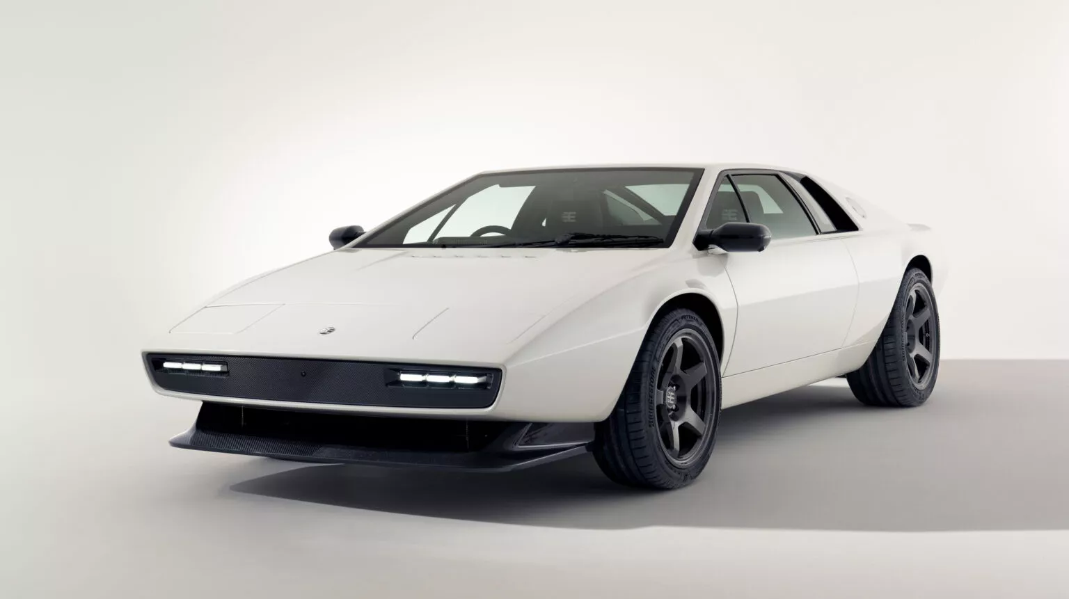 Perusahaan Inggris Encor Hadirkan Lotus Esprit S1 Full Serat Karbon Bertenaga 400 HP