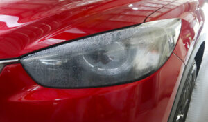 Jangan Biarkan Lampu Mobil Berembun di Musim Hujan